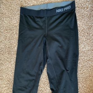 Nike Pro black capri leggings